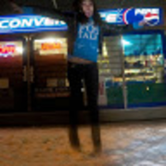 Meet your Posher, Mae angelie - Picture 1 of 1